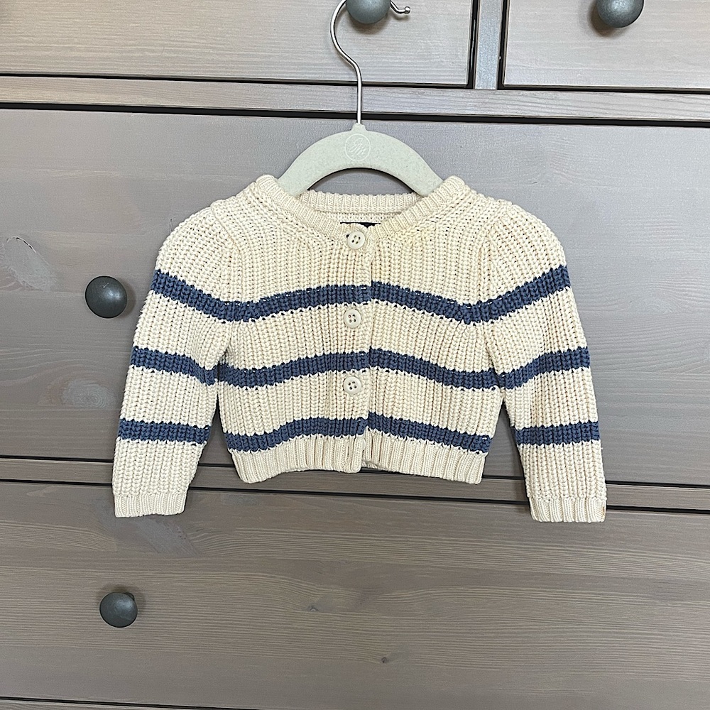 ♥️ 3/$30 Gap Baby Cream Navy knit cardigan 3-6 months